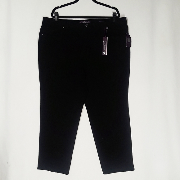GLORIA VANDERBILT Black Amanda 20W Short Classic Rise Jeans NWT - Picture 2 of 11